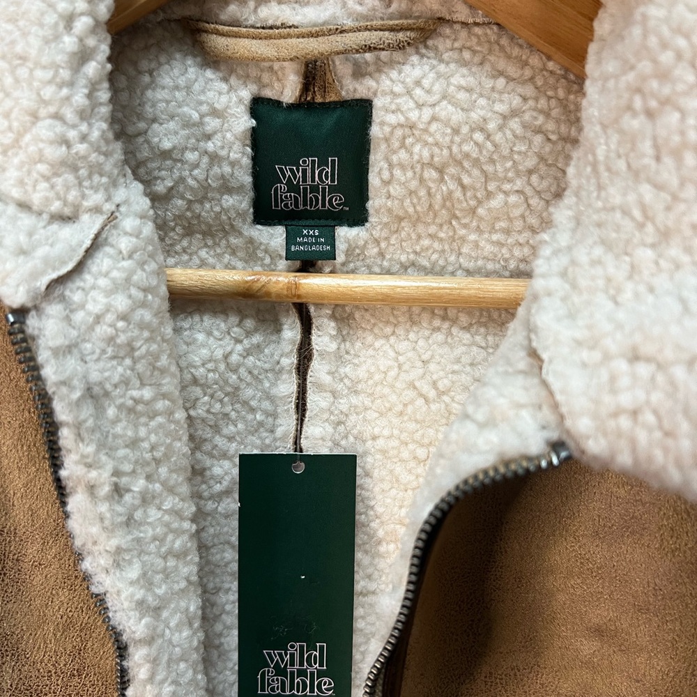NWT Wild Fable Faux Suede Sherpa Vest - Picture 9 of 9
